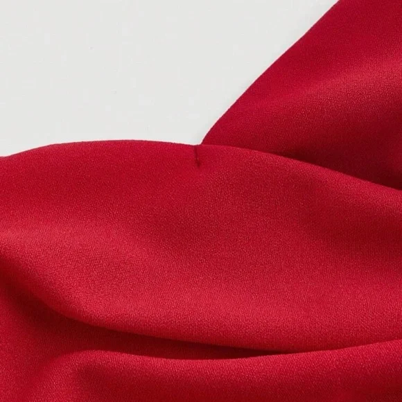 😍 Elegant Red Off-Shoulder Jumpsuit 😍 - Picture 4 of 8